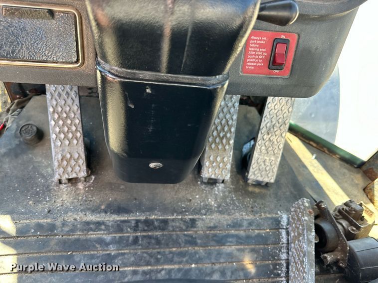 image for item NJ9338 2005 John Deere 444J wheel loader