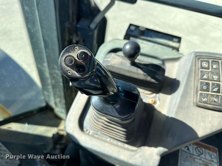 image for item NJ9338 2005 John Deere 444J wheel loader