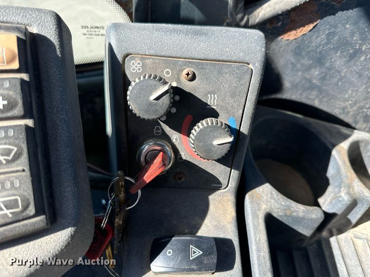 image for item NJ9338 2005 John Deere 444J wheel loader