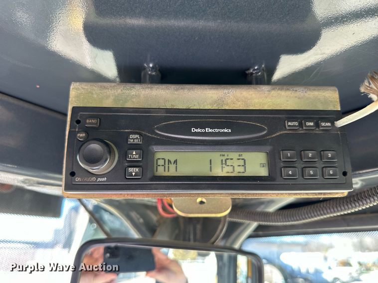 image for item NJ9338 2005 John Deere 444J wheel loader