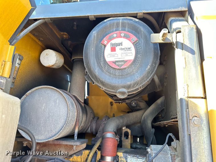 image for item NJ9338 2005 John Deere 444J wheel loader