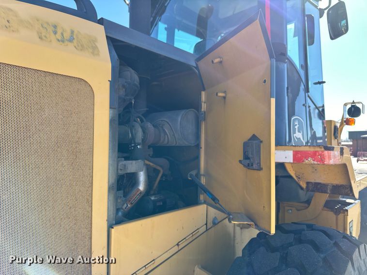 image for item NJ9338 2005 John Deere 444J wheel loader