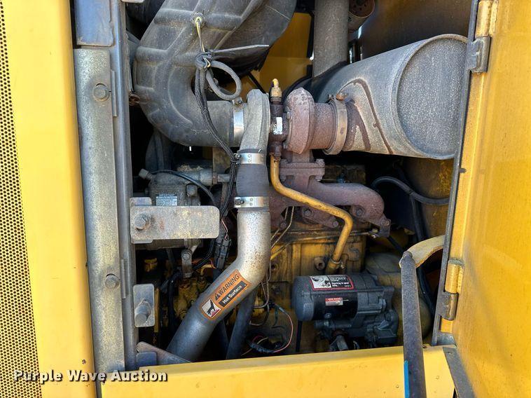 image for item NJ9338 2005 John Deere 444J wheel loader