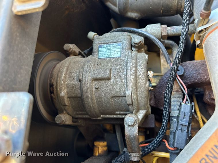 image for item NJ9338 2005 John Deere 444J wheel loader