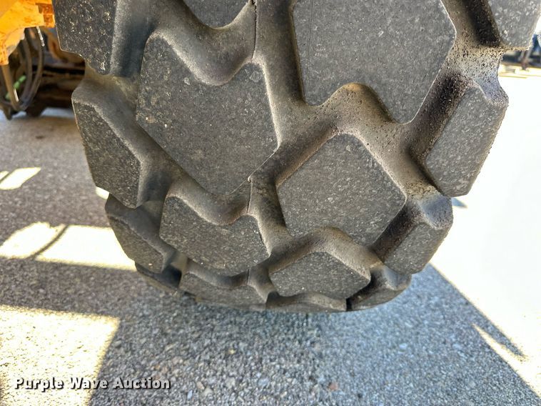 image for item NJ9338 2005 John Deere 444J wheel loader