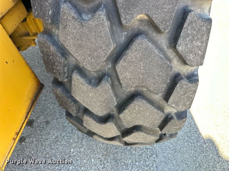 image for item NJ9338 2005 John Deere 444J wheel loader