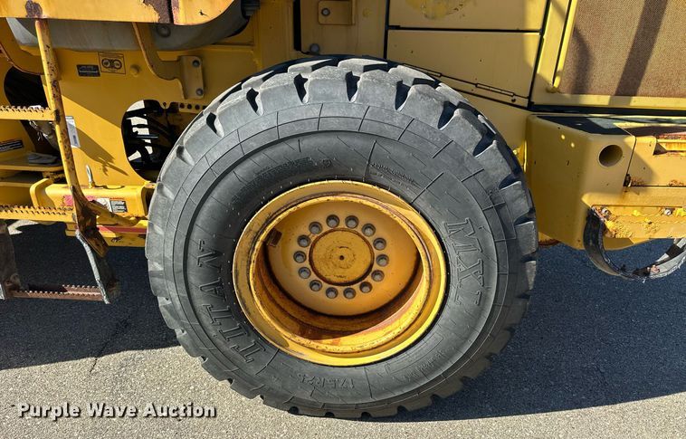 image for item NJ9338 2005 John Deere 444J wheel loader