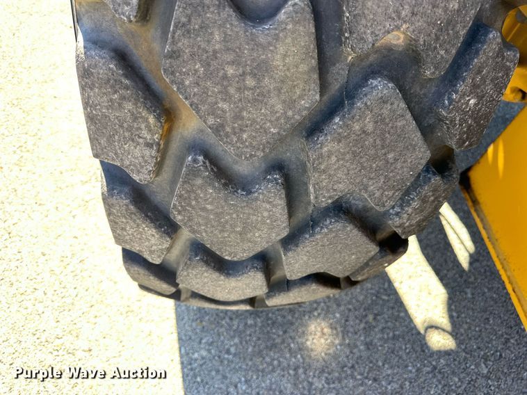 image for item NJ9338 2005 John Deere 444J wheel loader