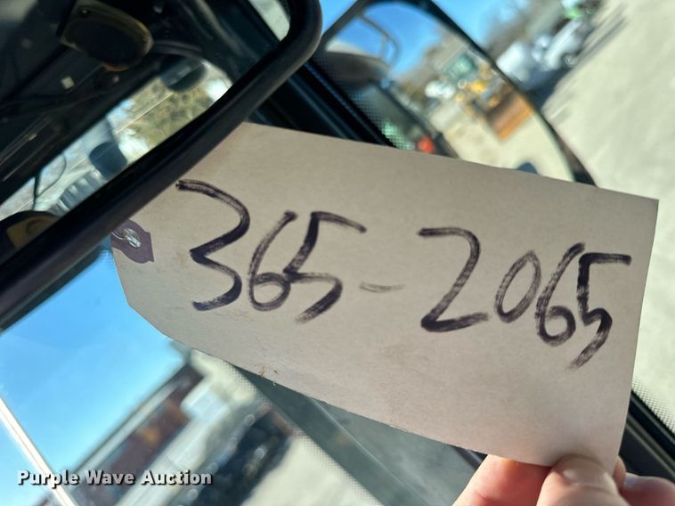 image for item NJ9338 2005 John Deere 444J wheel loader