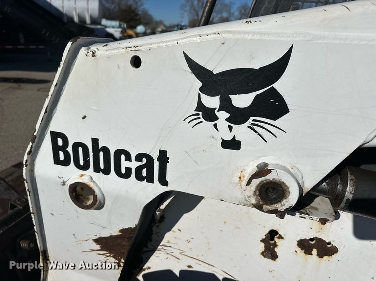 image for item NJ9339 2003 Bobcat S220 skid steer loader
