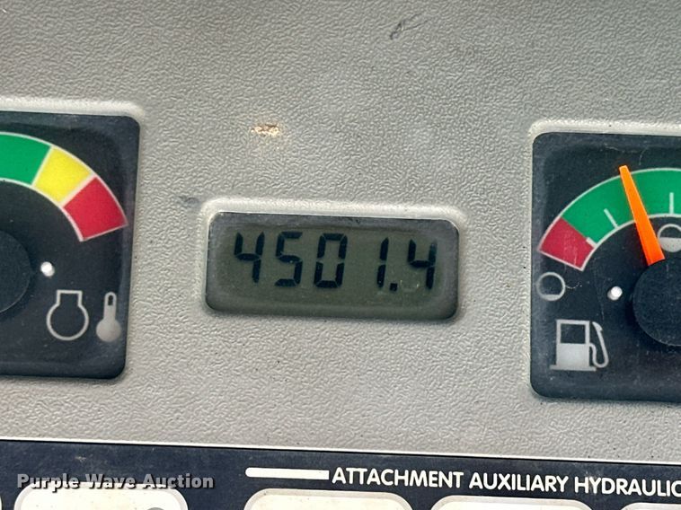 image for item NJ9339 2003 Bobcat S220 skid steer loader