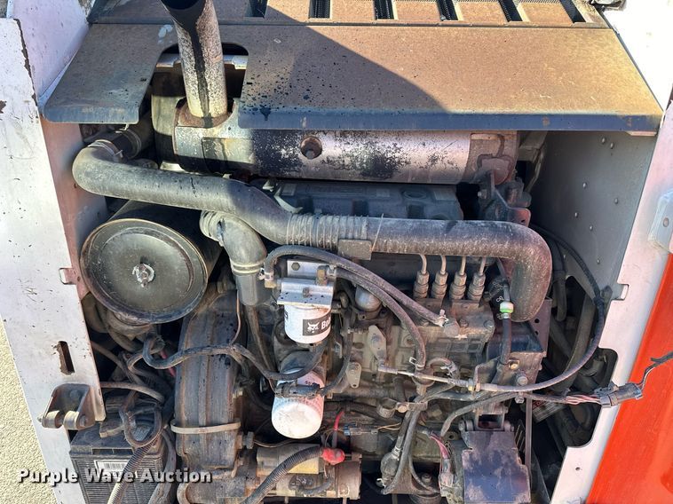 image for item NJ9339 2003 Bobcat S220 skid steer loader