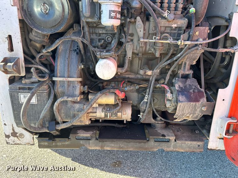 image for item NJ9339 2003 Bobcat S220 skid steer loader