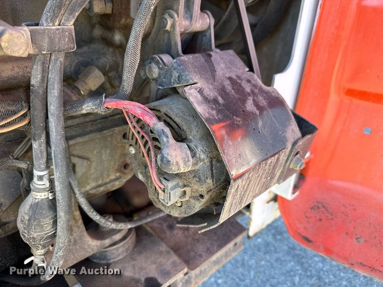 image for item NJ9339 2003 Bobcat S220 skid steer loader