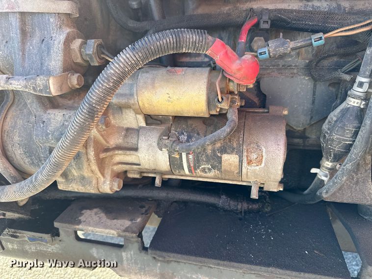 image for item NJ9339 2003 Bobcat S220 skid steer loader