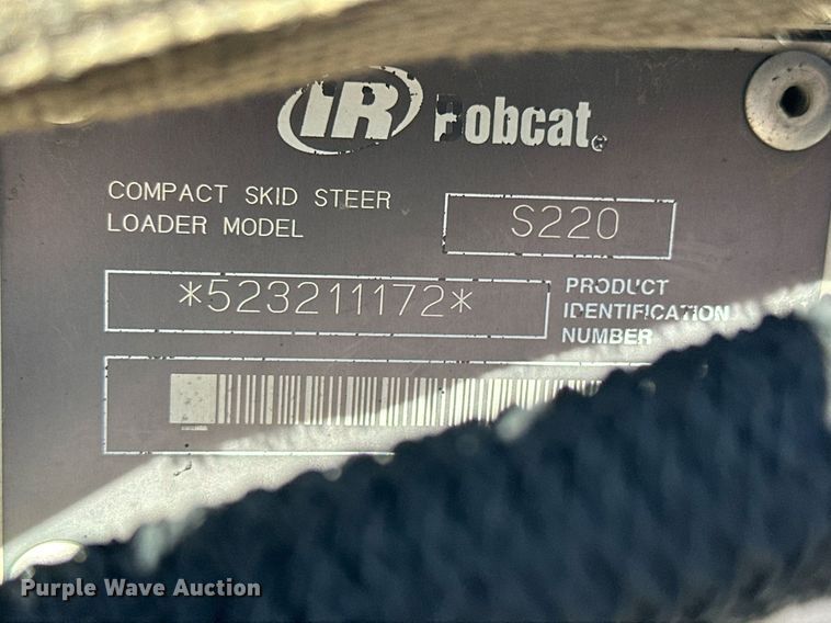 image for item NJ9339 2003 Bobcat S220 skid steer loader