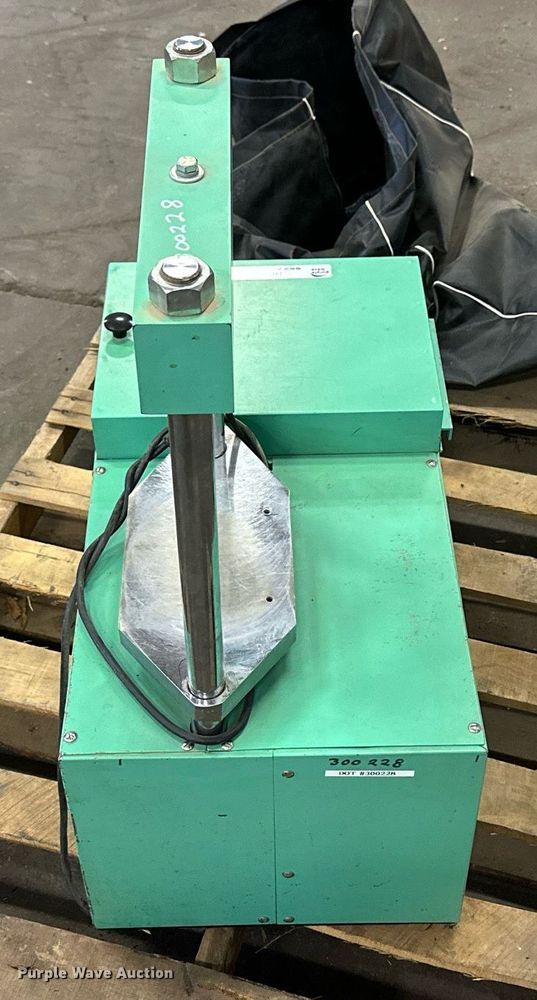 image for item NP9499 Marshall Pine AF850T asphalt sample tester