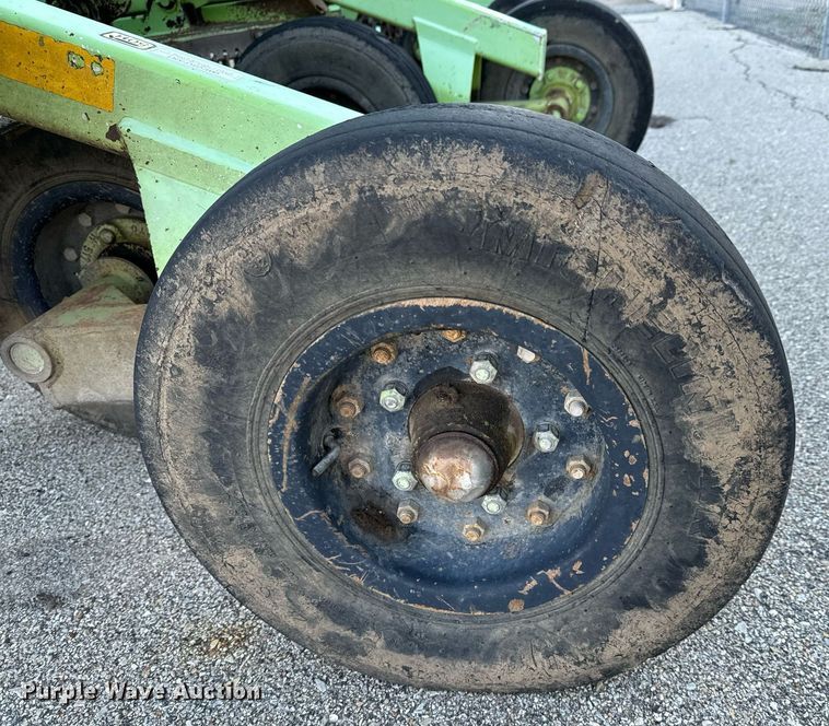 image for item NU9347 2006 Schute XH1500 batwing rotary mower