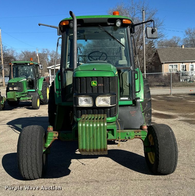 image for item NU9353 2006 John Deere 6415 tractor