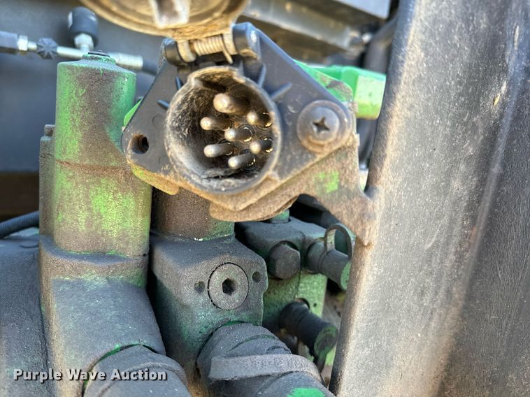 image for item NU9353 2006 John Deere 6415 tractor