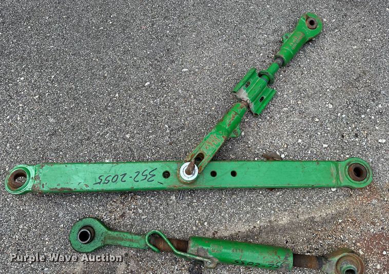 image for item NU9353 2006 John Deere 6415 tractor