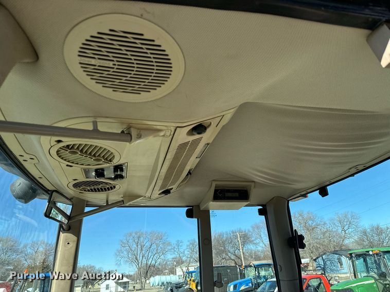 image for item NU9353 2006 John Deere 6415 tractor