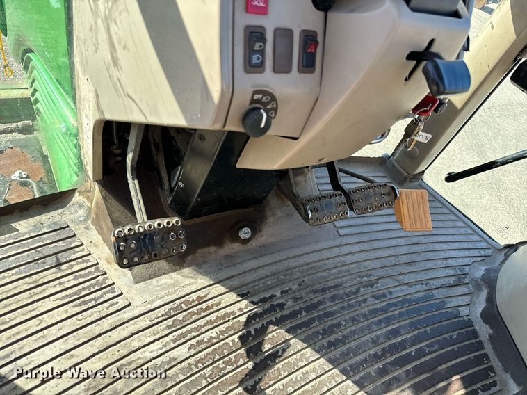 image for item NU9353 2006 John Deere 6415 tractor