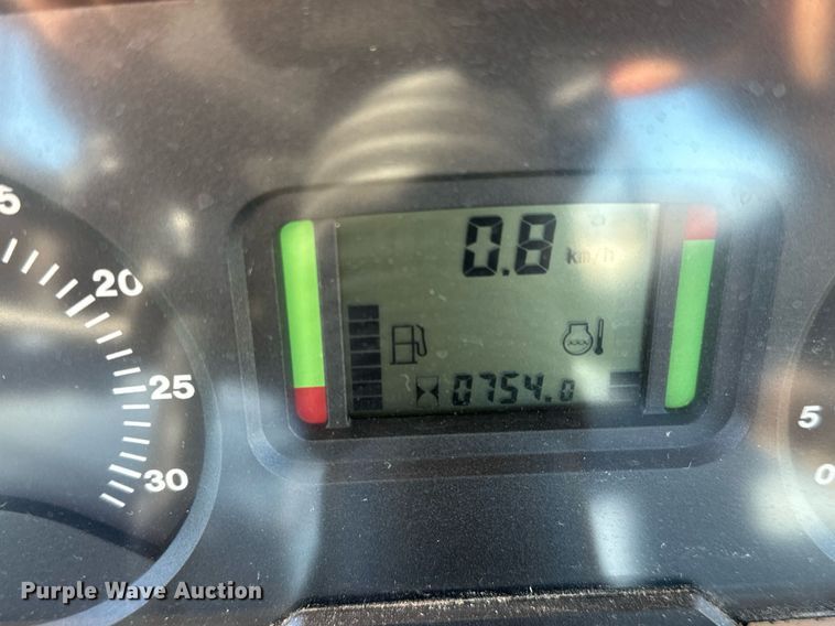 image for item NU9353 2006 John Deere 6415 tractor