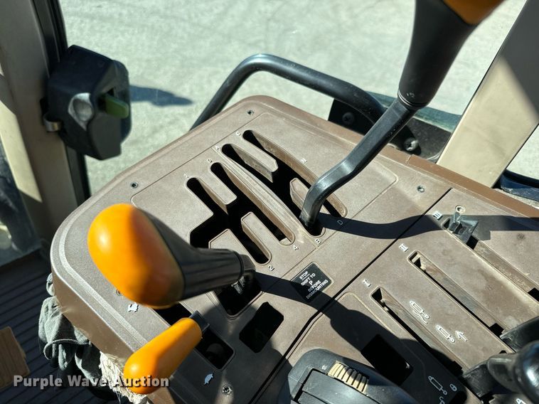 image for item NU9353 2006 John Deere 6415 tractor