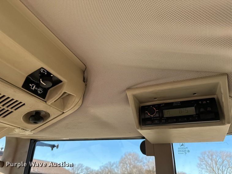 image for item NU9353 2006 John Deere 6415 tractor