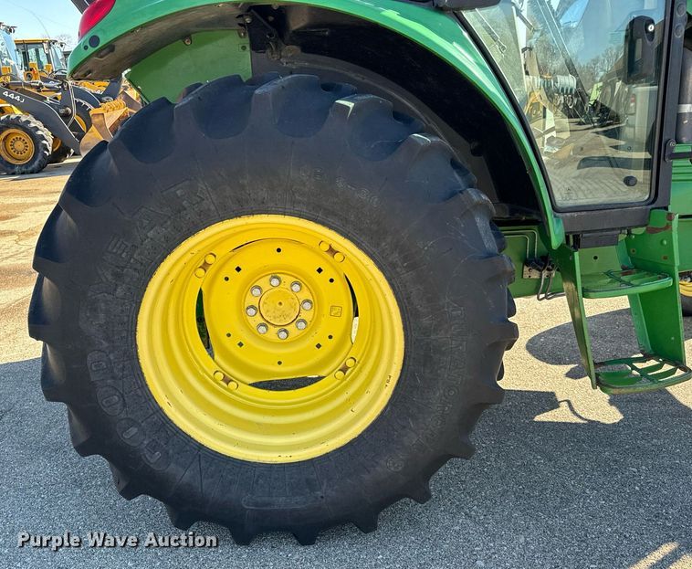 image for item NU9353 2006 John Deere 6415 tractor