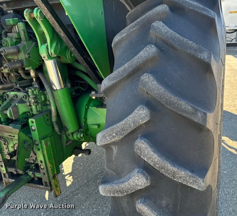 image for item NU9353 2006 John Deere 6415 tractor