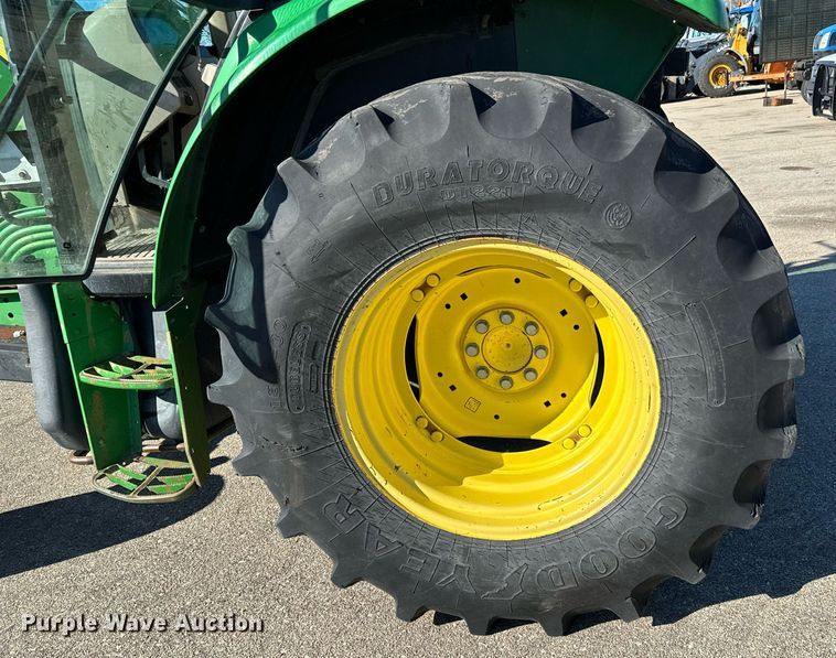 image for item NU9353 2006 John Deere 6415 tractor