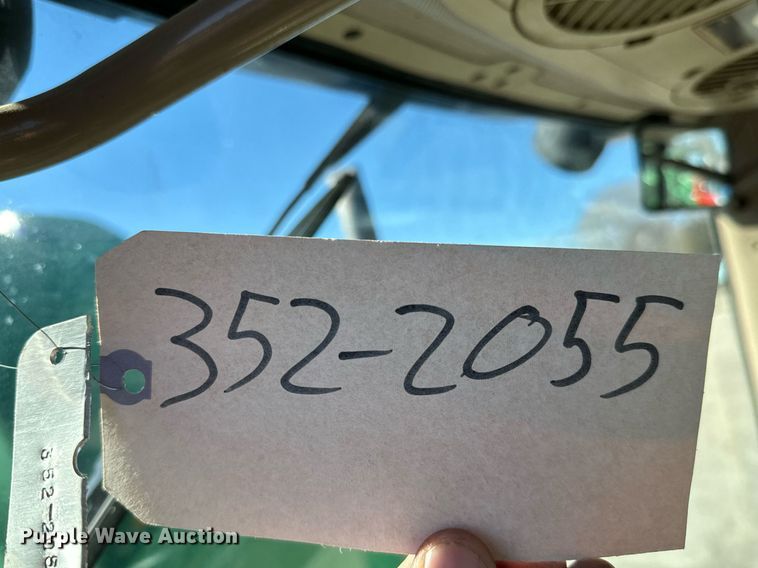 image for item NU9353 2006 John Deere 6415 tractor