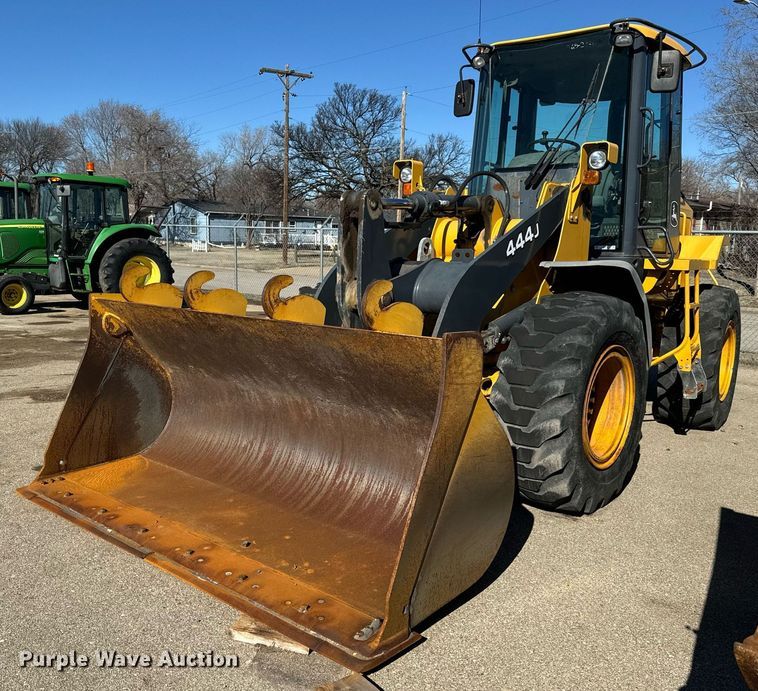 image for item NU9354 2005 John Deere 444J wheel loader