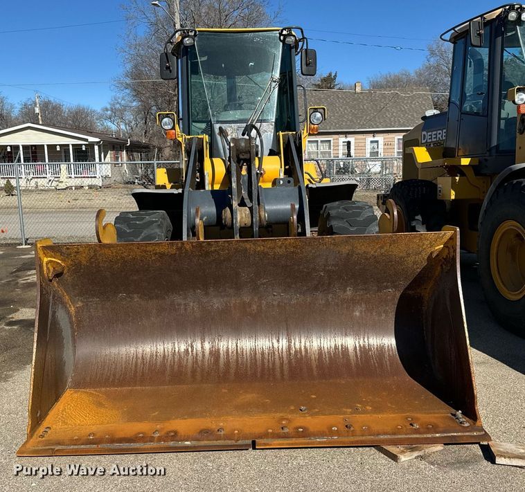 image for item NU9354 2005 John Deere 444J wheel loader