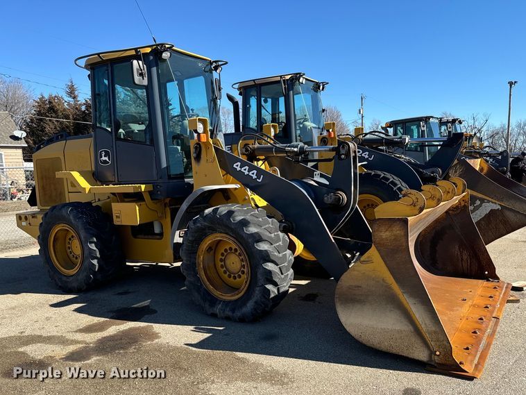 image for item NU9354 2005 John Deere 444J wheel loader