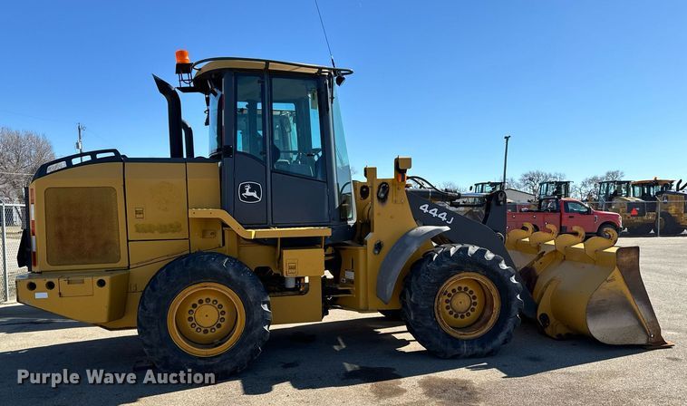 image for item NU9354 2005 John Deere 444J wheel loader