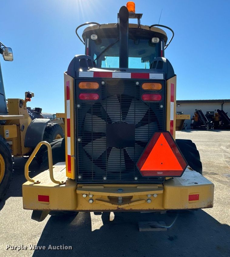 image for item NU9354 2005 John Deere 444J wheel loader