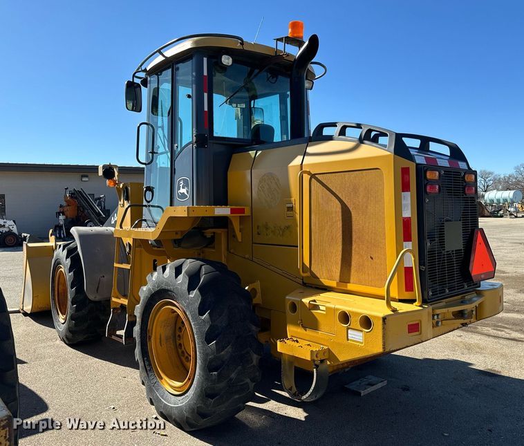 image for item NU9354 2005 John Deere 444J wheel loader
