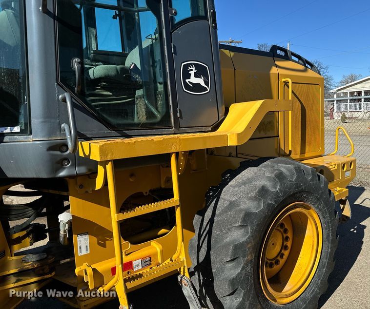 image for item NU9354 2005 John Deere 444J wheel loader