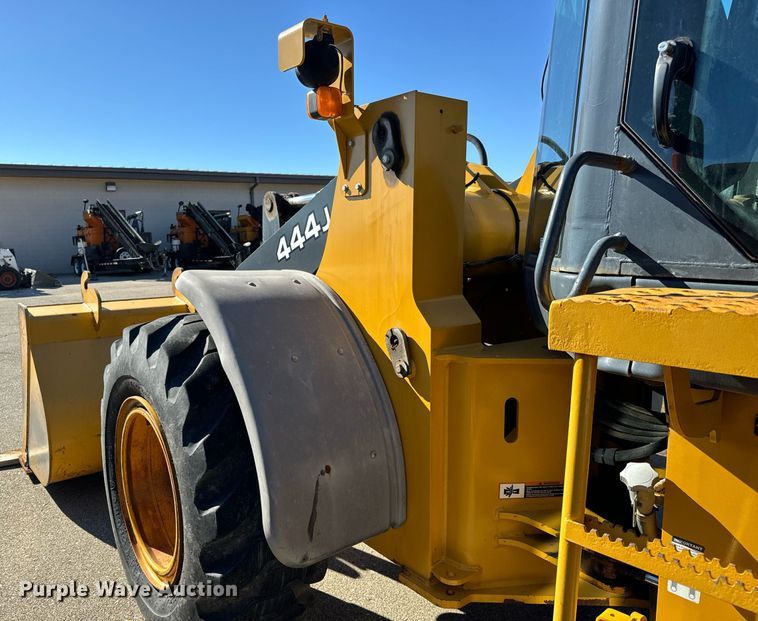 image for item NU9354 2005 John Deere 444J wheel loader