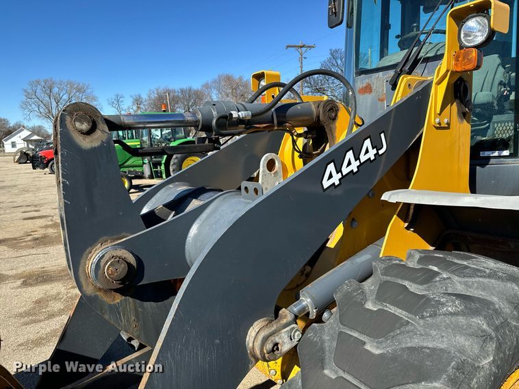 image for item NU9354 2005 John Deere 444J wheel loader