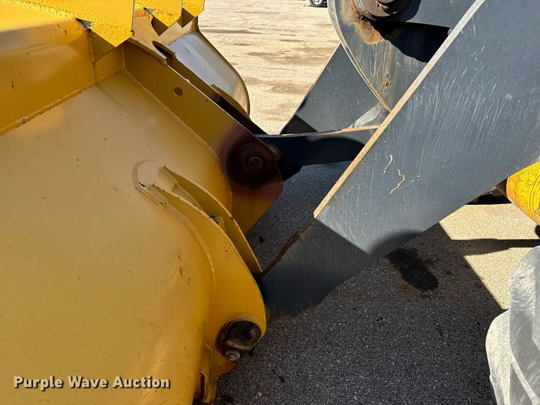 image for item NU9354 2005 John Deere 444J wheel loader