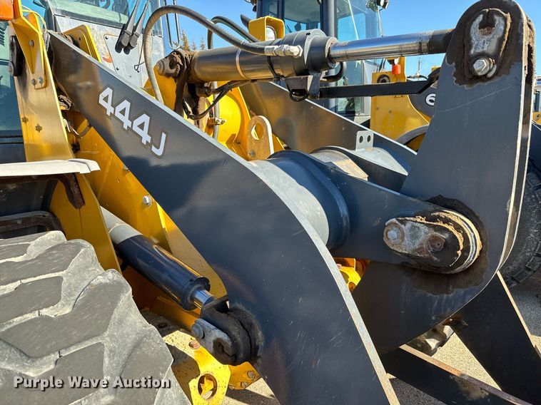 image for item NU9354 2005 John Deere 444J wheel loader