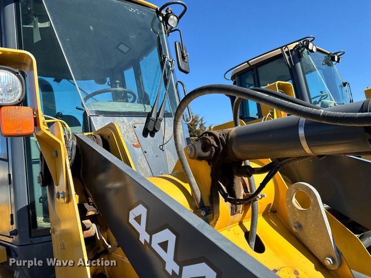 image for item NU9354 2005 John Deere 444J wheel loader