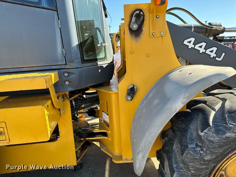 image for item NU9354 2005 John Deere 444J wheel loader
