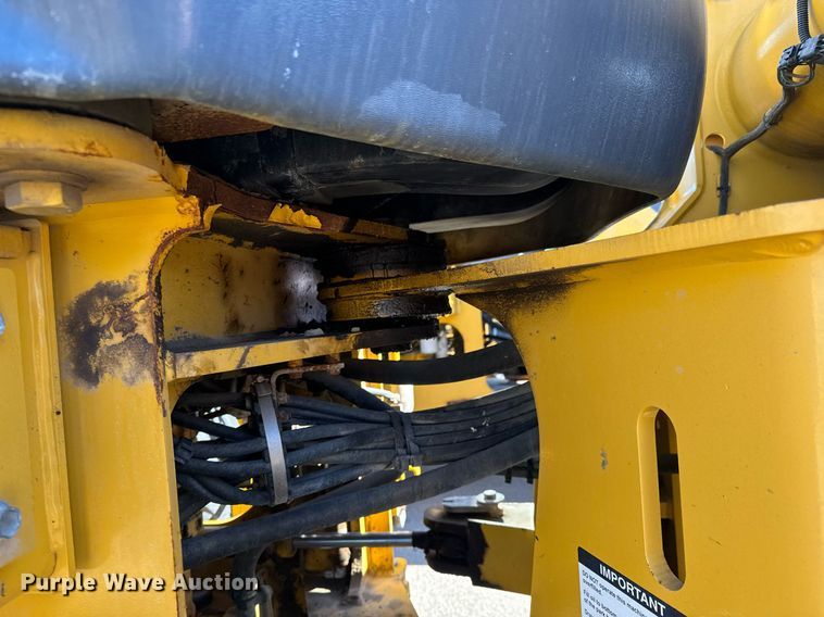 image for item NU9354 2005 John Deere 444J wheel loader