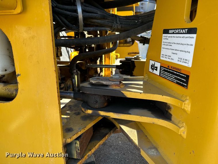 image for item NU9354 2005 John Deere 444J wheel loader