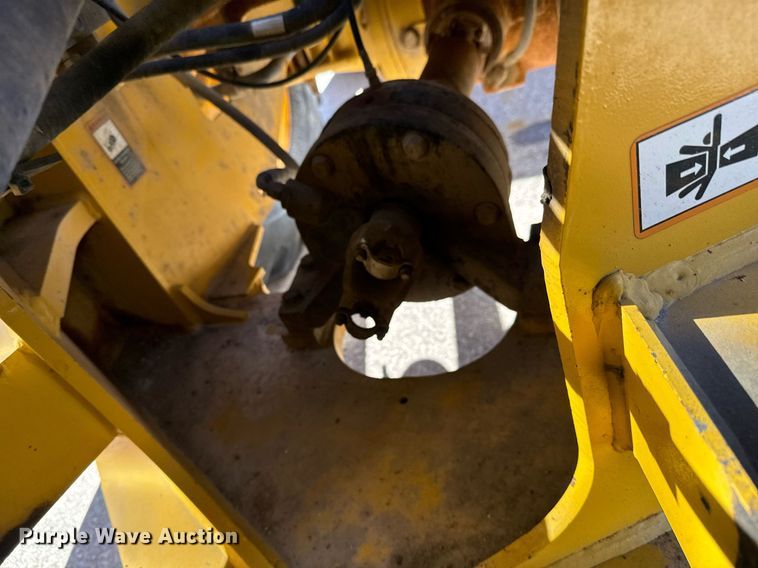 image for item NU9354 2005 John Deere 444J wheel loader